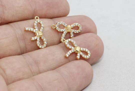 24k Altın Kaplama Beyaz Zirkon Taşlı Fiyonk Charms,