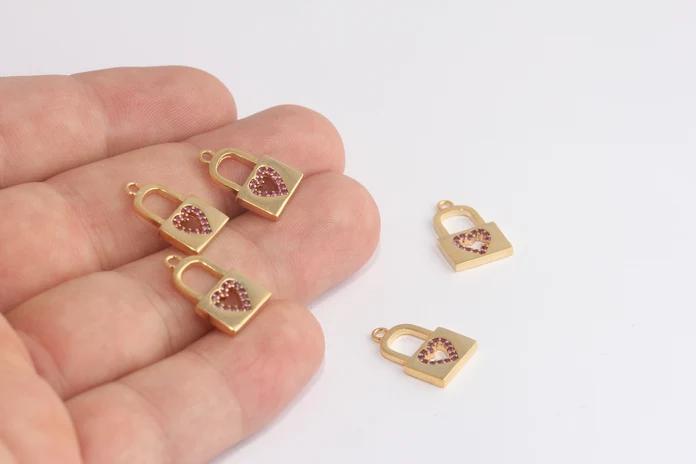 24k Altın Kaplama Yakut Zirkon Taşlı Kalpli Kilit Charms,