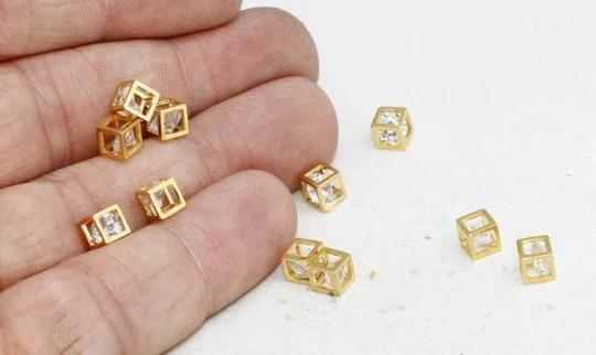 24k Altın Kaplama Beyaz Zirkon Taşlı Küp Charms,