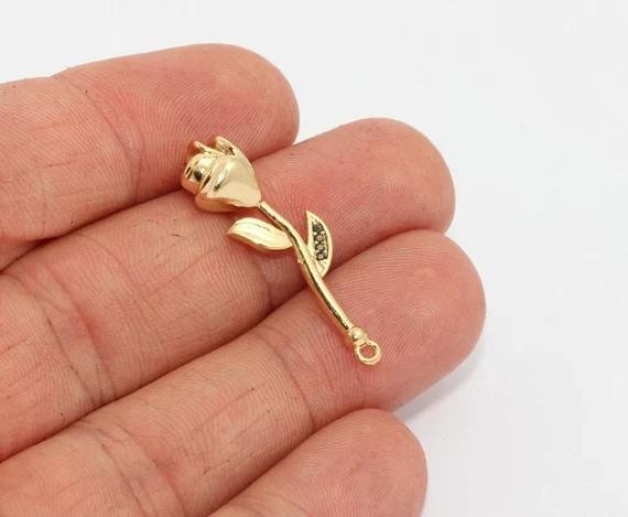 24k Altın Kaplama Beyaz Zirkon Taşlı Gül Charms,