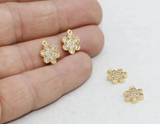 24k Altın Kaplama Beyaz Zirkon Taşlı Çiçek Charms,