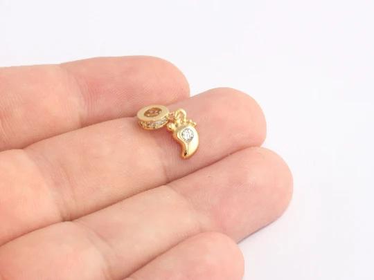 24k Altın Kaplama Beyaz Zirkon Taşlı Ayak Sallantılı Charms,