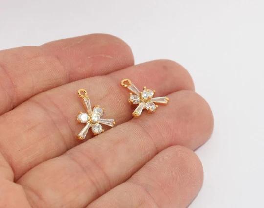 24k Altın Kaplama Beyaz Zirkon Taşlı Çiçek Charms,