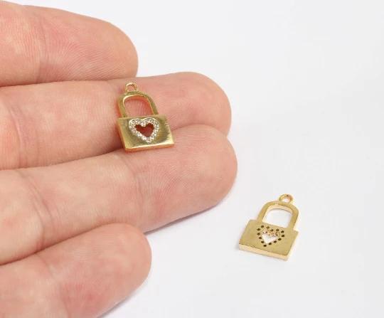 24k Altın Kaplama Beyaz Zirkon Taşlı Kalpli Kilit Charms,